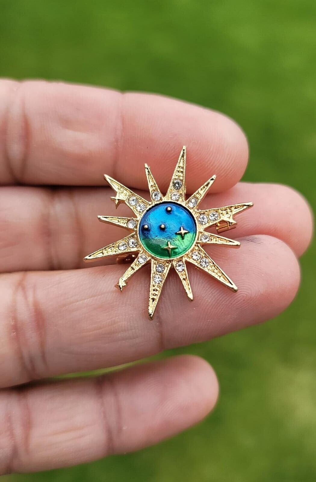Sun Universe Brooch Vintage Look Gold Plated Celebrity Star Broach Lucky Pin U21K Kind Queen Lapen Pin Positive Vibes