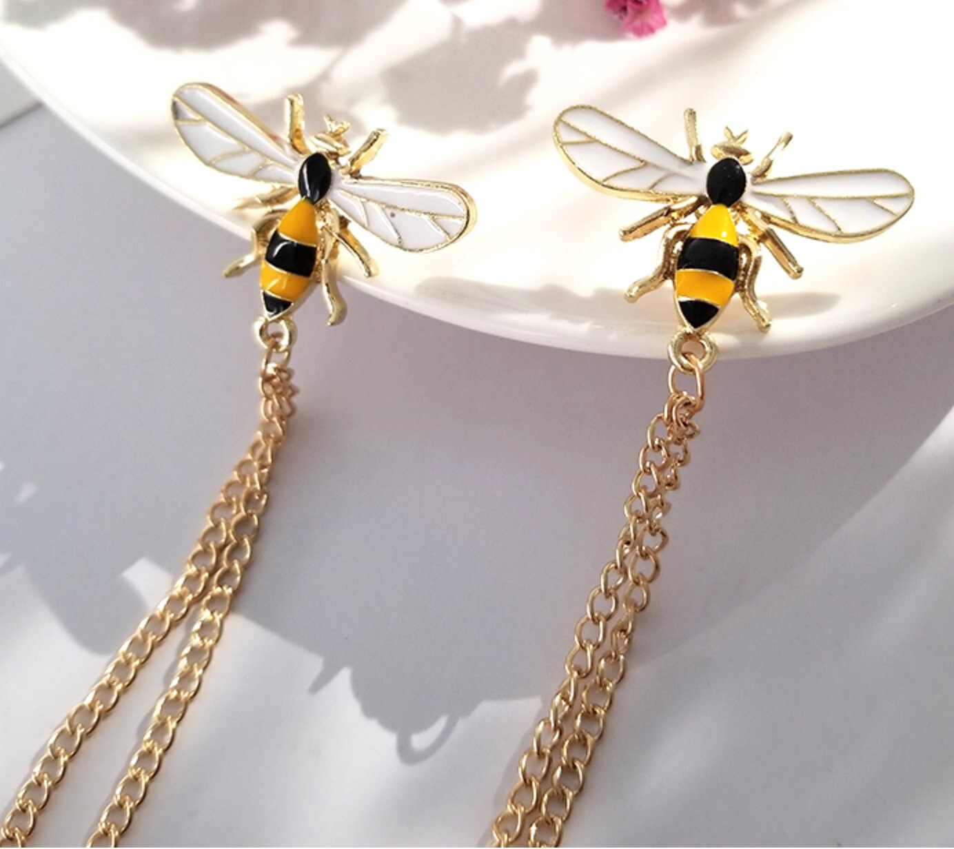 Honey Bee Collar Cross chain brooch gold plated vintage look retro lapel pin K7
