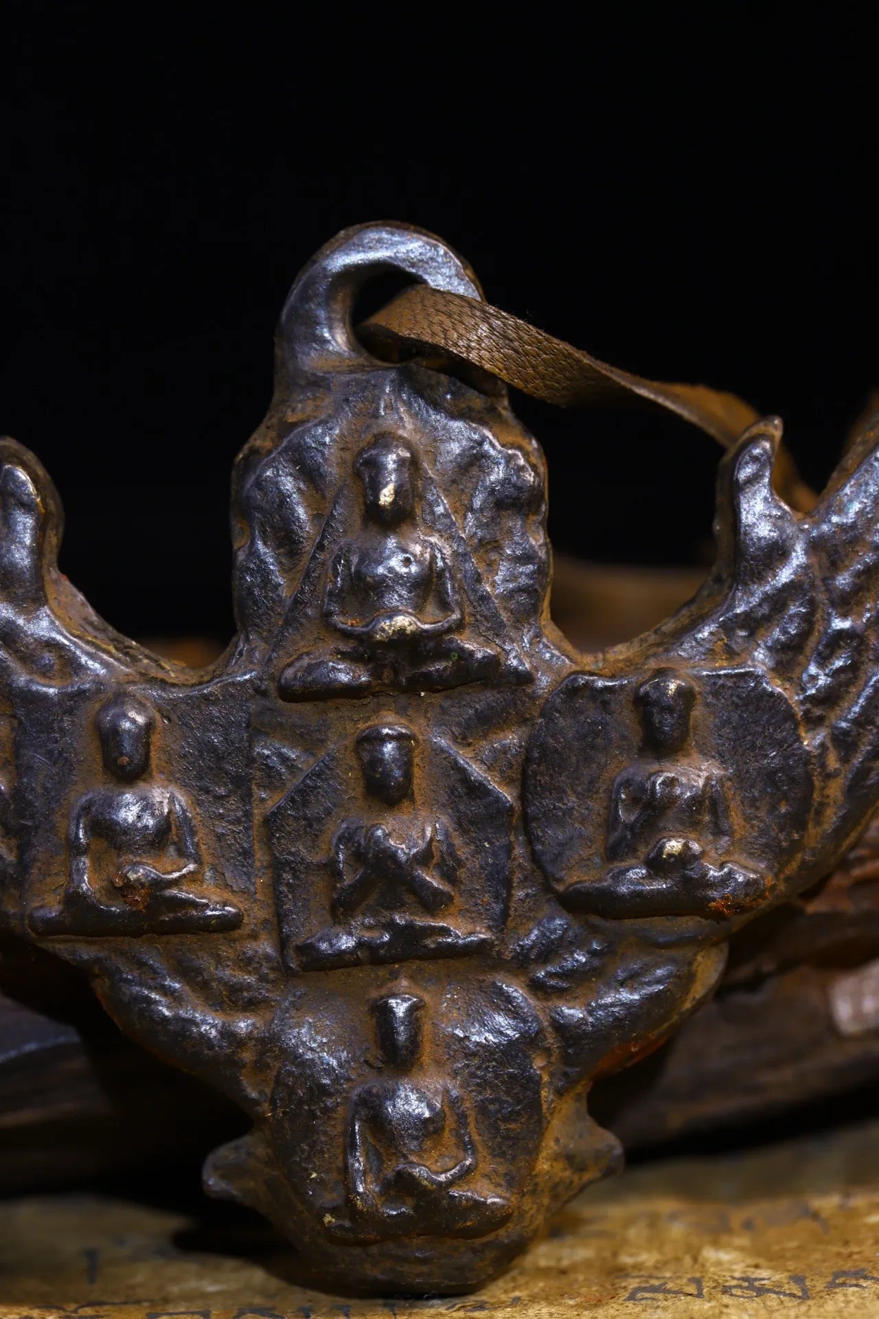 Tibet Temple Collection Old Natural meteorite Filigree mosaic gem Dzi Bead Roc garuda statue Pendant amulet Town House #2