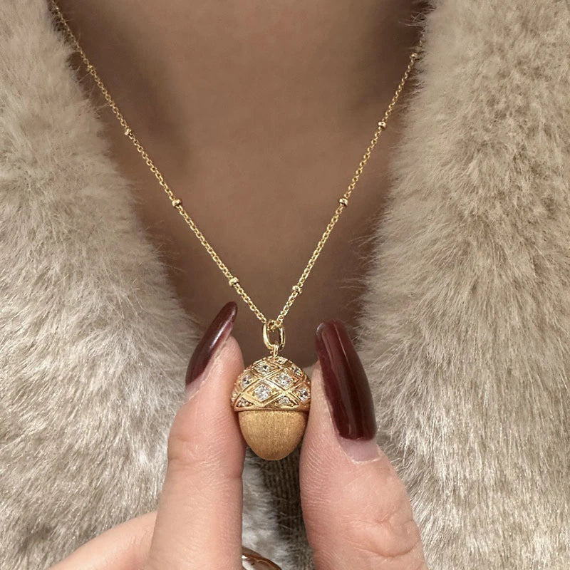 Vintage Pinecone Cute Elegant Pendant Women Fashion Jewelry Trendy Unique Personality Exquisite Accessories Party Gifts QD383