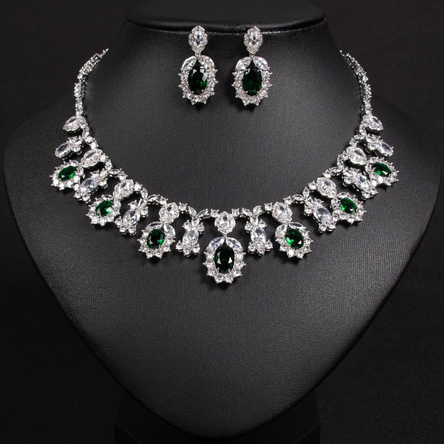 Women's Light Luxury Niche Design Floral Zircon Necklace Earring Set Fashionable And Versatile Pendant Set Daily Accessories