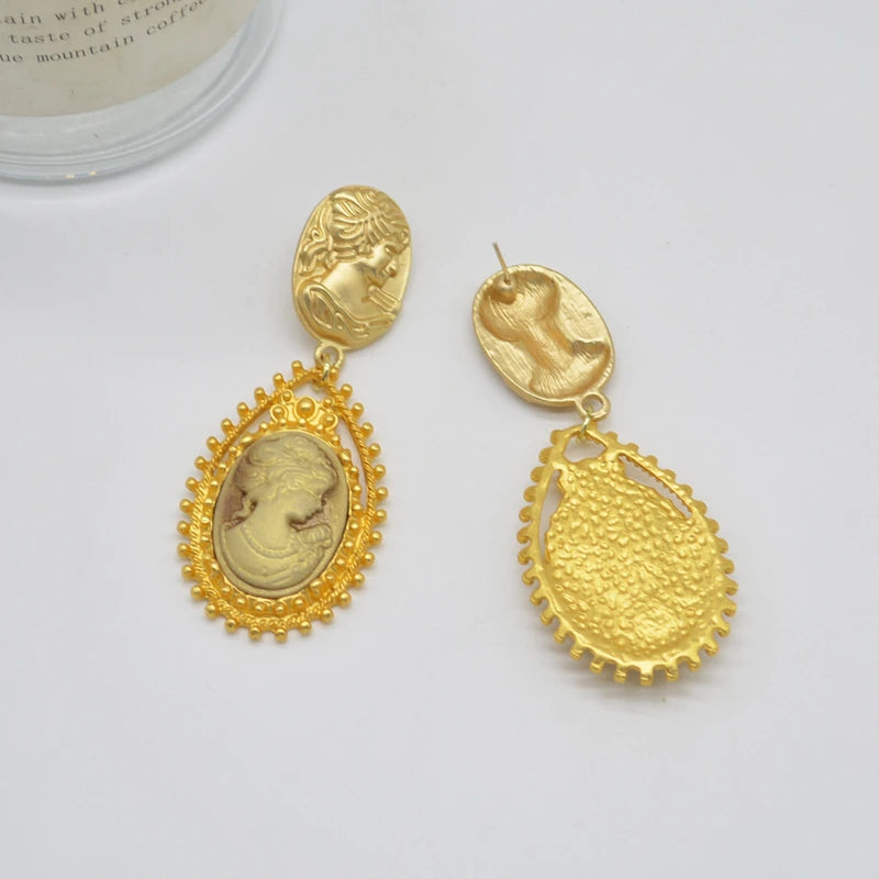 Vintage Metal handmade necklace Fashion Oval Portrait pendant necklace collarbone chain women's statement jewelry gift