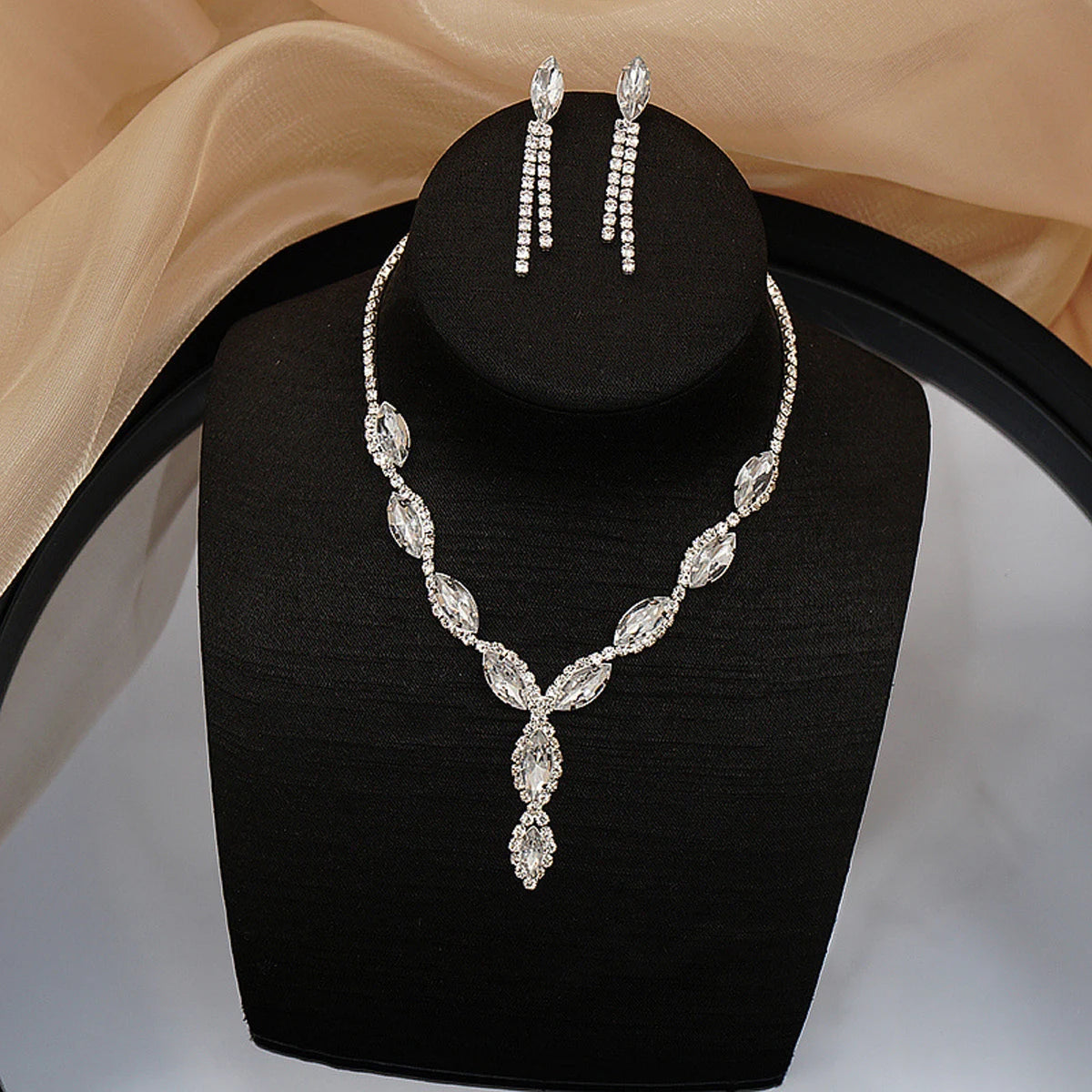 3 Pieces of Wedding Season Women's Claw Chain Series Crystal Earrings Necklace Jewelry Set Banquet Party Holiday Gift-8177