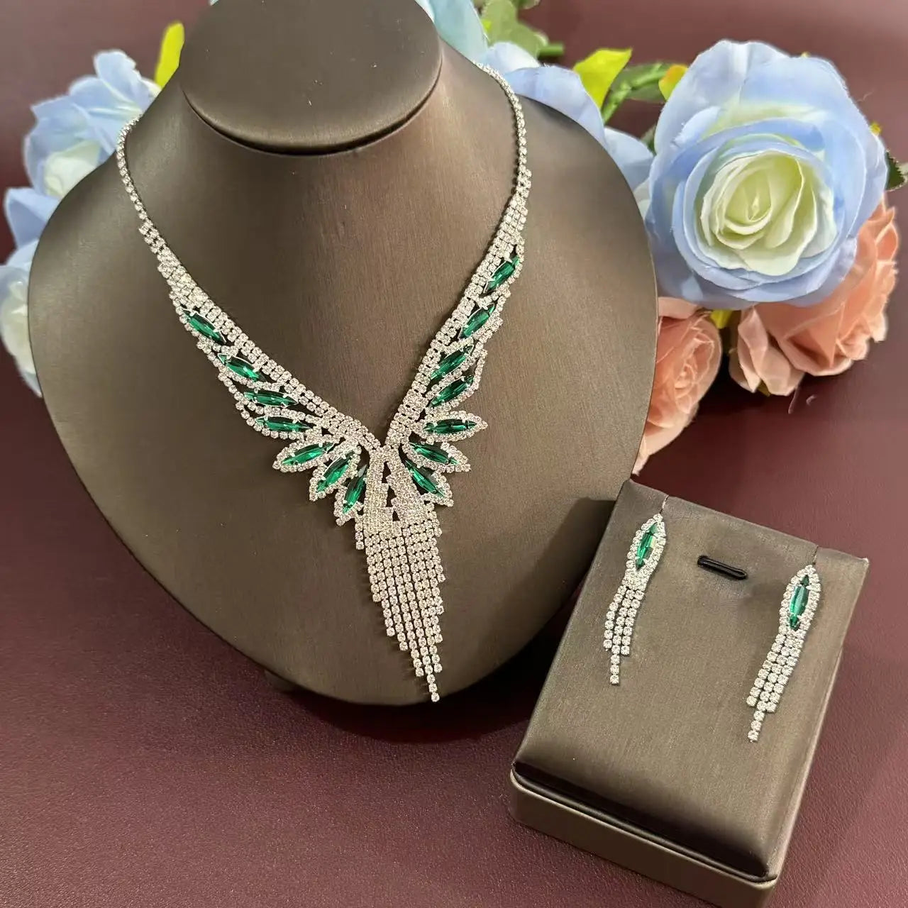 3-piece luxury crystal rhinestone and green gemstone tassel jewelry set, exquisite and elegant, perfect for wedding parties