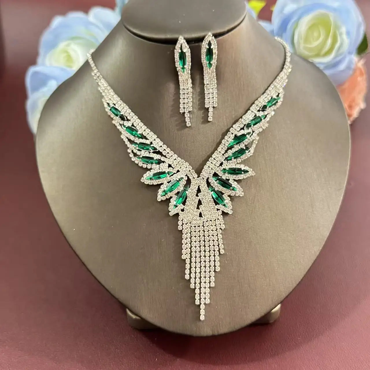 3-piece luxury crystal rhinestone and green gemstone tassel jewelry set, exquisite and elegant, perfect for wedding parties