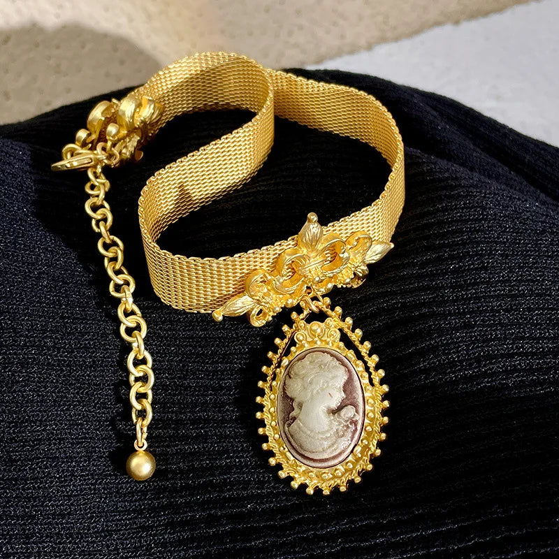 Vintage Metal handmade necklace Fashion Oval Portrait pendant necklace collarbone chain women's statement jewelry gift