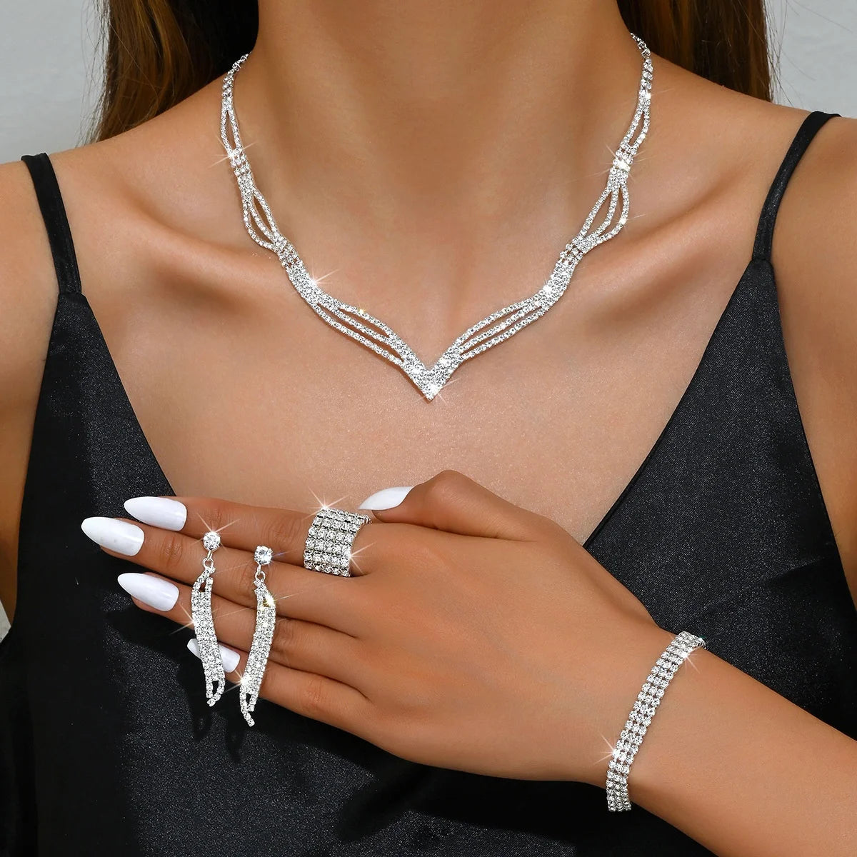 2025 New Design Hot-Selling Necklace Earrings Bracelet Set Fashion Clavicle Chain Bridal Jewelry