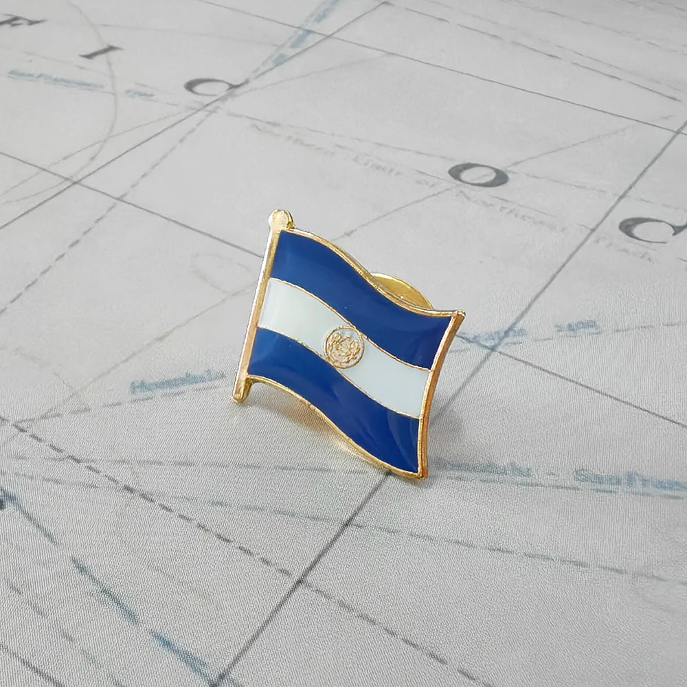 Salvador National Flag Lapel Pins Crystal Epoxy Metal Enamel Badge Paint Brooch Souvenir Suit Personality Commemorative Gifts