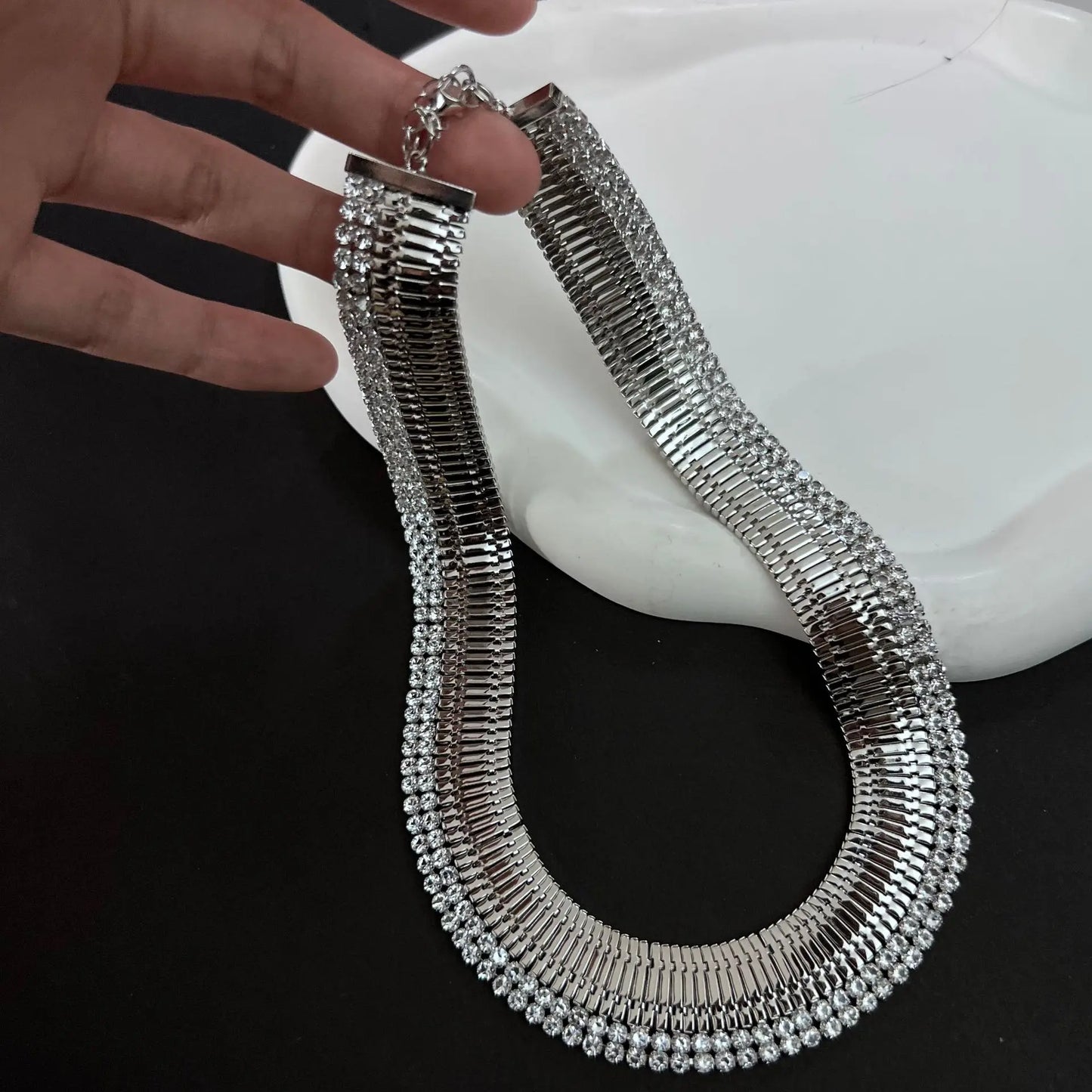Vintage Metal handmade necklace Fashion Oval Portrait pendant necklace collarbone chain women's statement jewelry gift