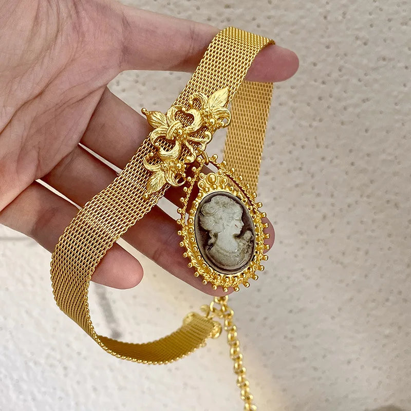 Vintage Metal handmade necklace Fashion Oval Portrait pendant necklace collarbone chain women's statement jewelry gift