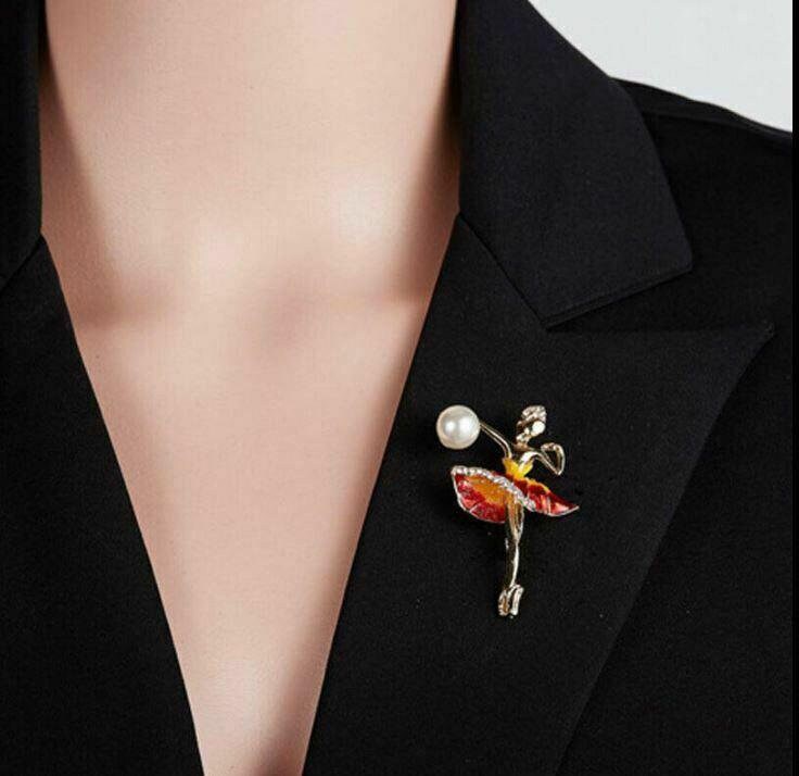 Vintage look gold plated dance girl lady brooch suit coat red broach pin ha15