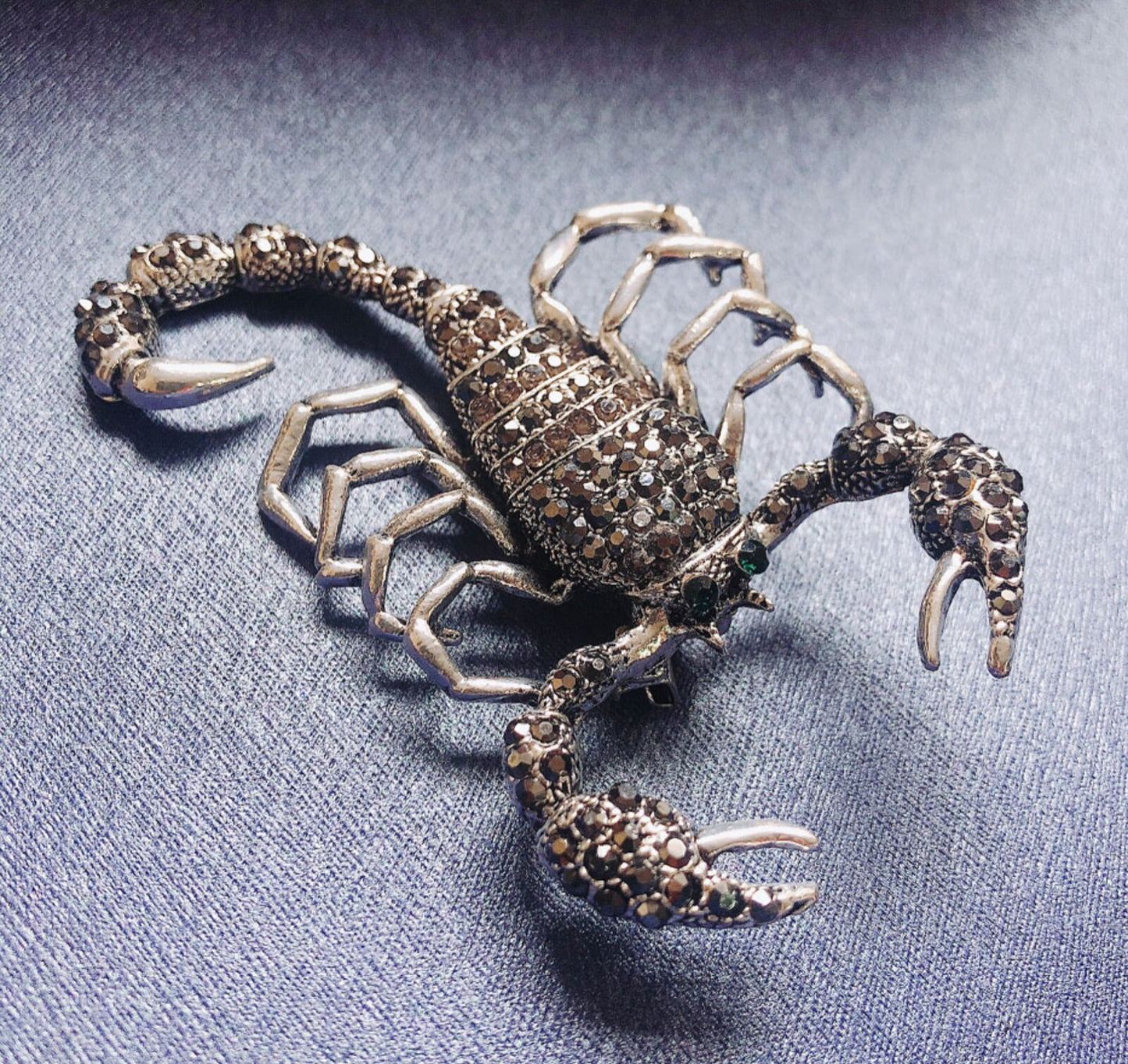 Valentine scorpion brooch vintage look celebrity broach silver plated pin ggg90