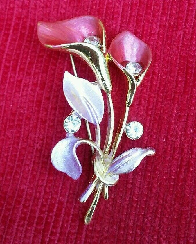 Stunning diamonte gold plated double lily flower brooch broach cake pin suits