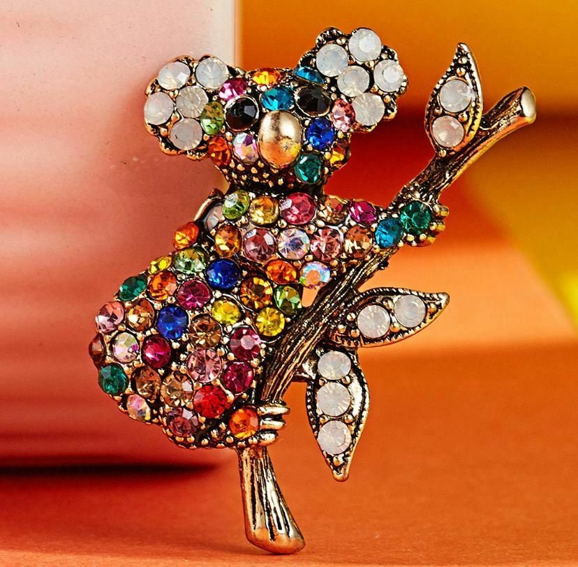 Stunning diamonte gold plated vintage look panda christmas brooch cake pin s10