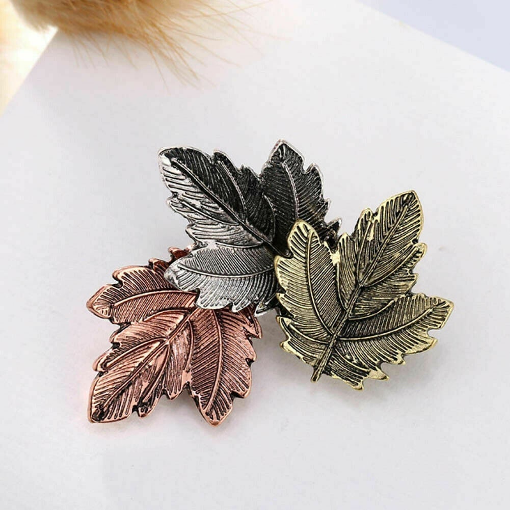 Lovely vintage look maple leaf brooch broach suit coat pin exquisite collar mk1