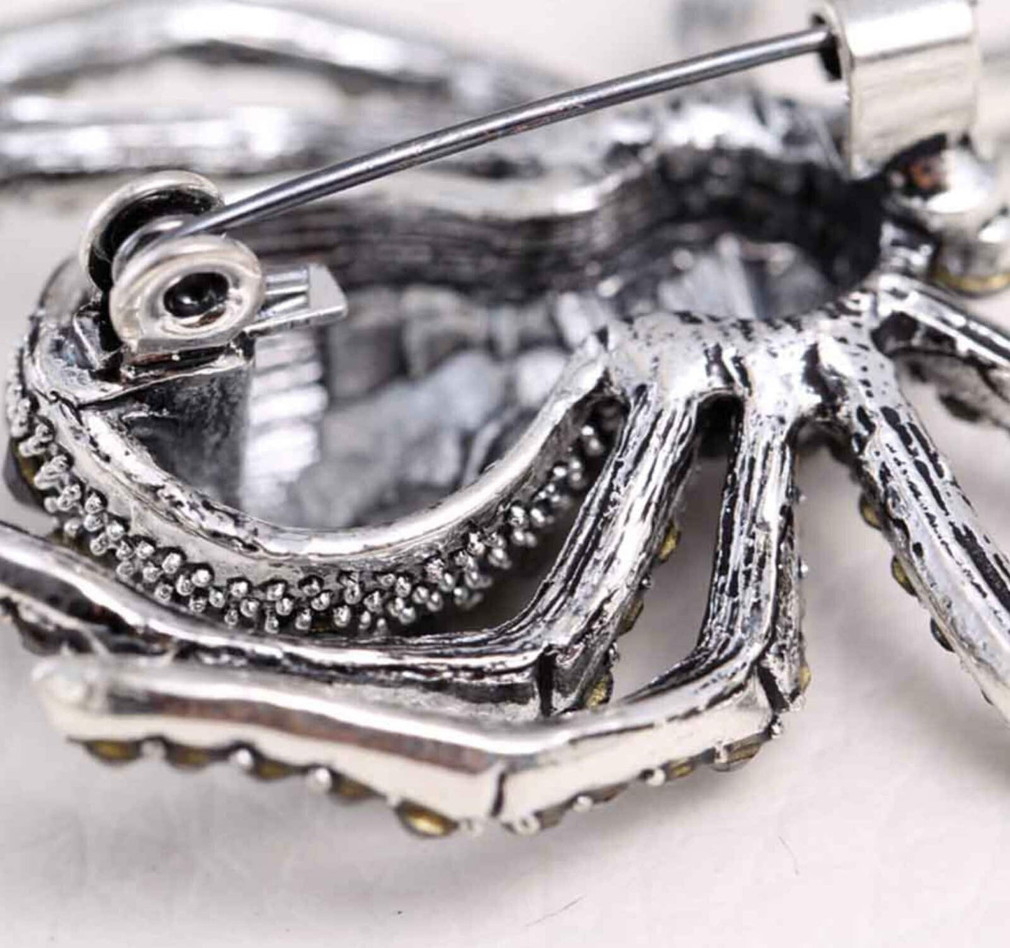 Black widow spider brooch vintage look silver plated suit coat broach pin zy2