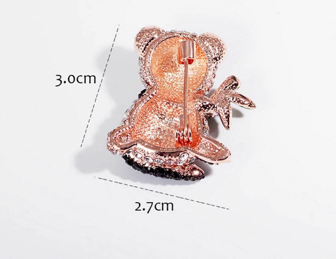 Stunning diamonte gold plated vintage look panda christmas brooch cake pin z8