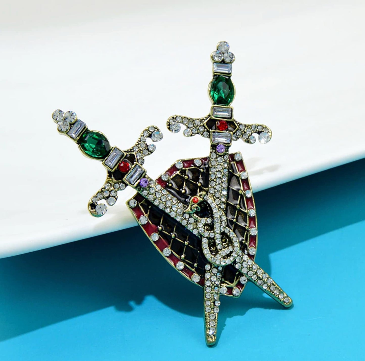 Sword shield brooch vintage look stunning diamonte gold plated christmas pin jj7