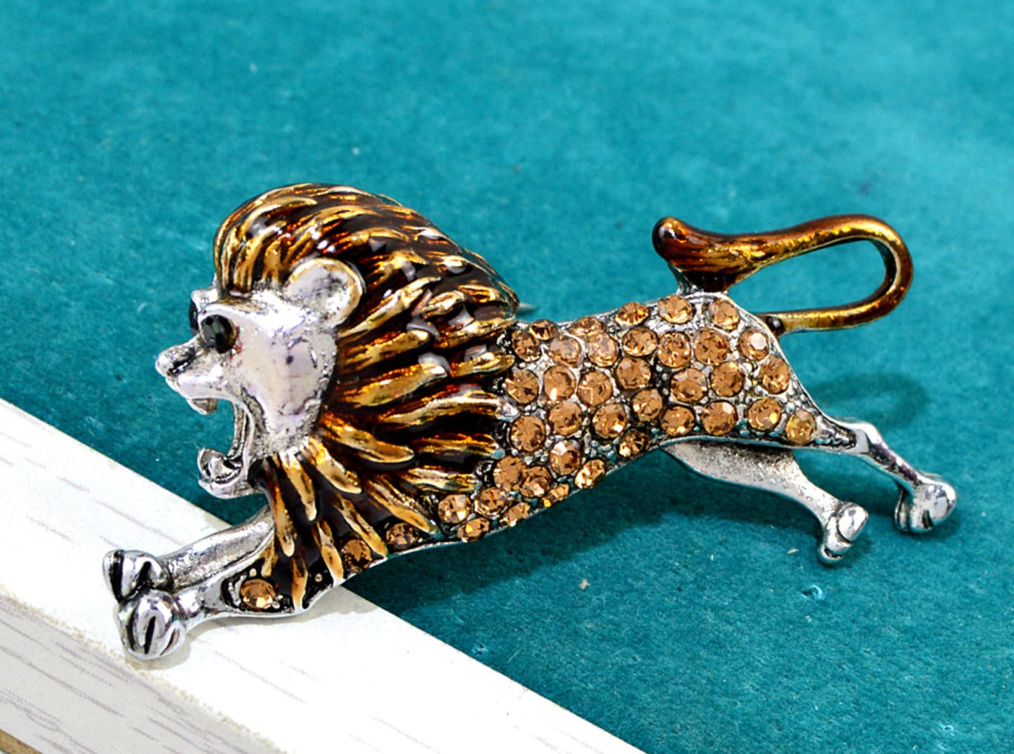 Roaring lion king brooch silver plated celebrity broach royal power sikh pin k27