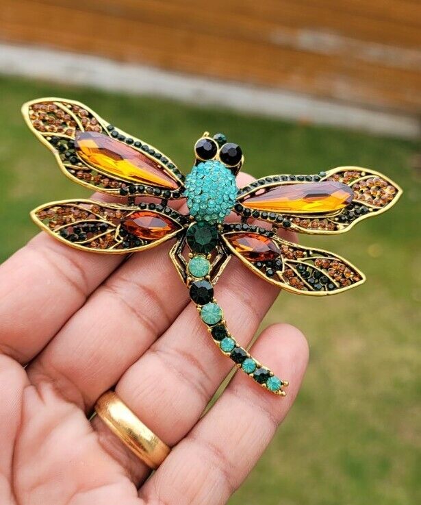 Dragonfly Brooch Vintage Look Queen Broach Gold Silver Plated Celebrity Pin K43