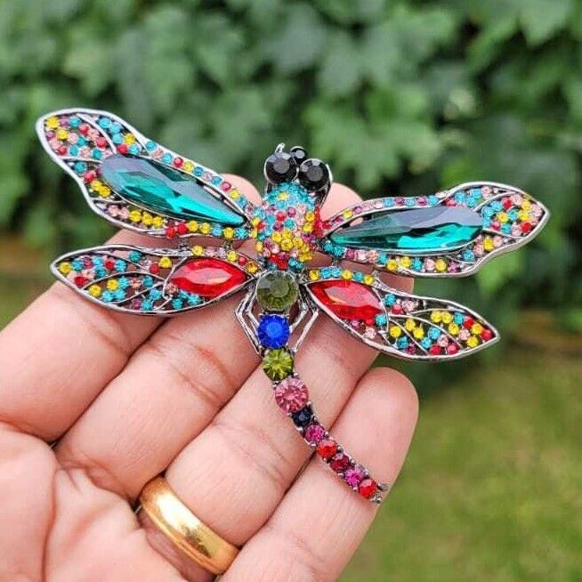 Dragonfly Brooch Vintage Look Queen Broach Gold Silver Plated Celebrity Pin K43