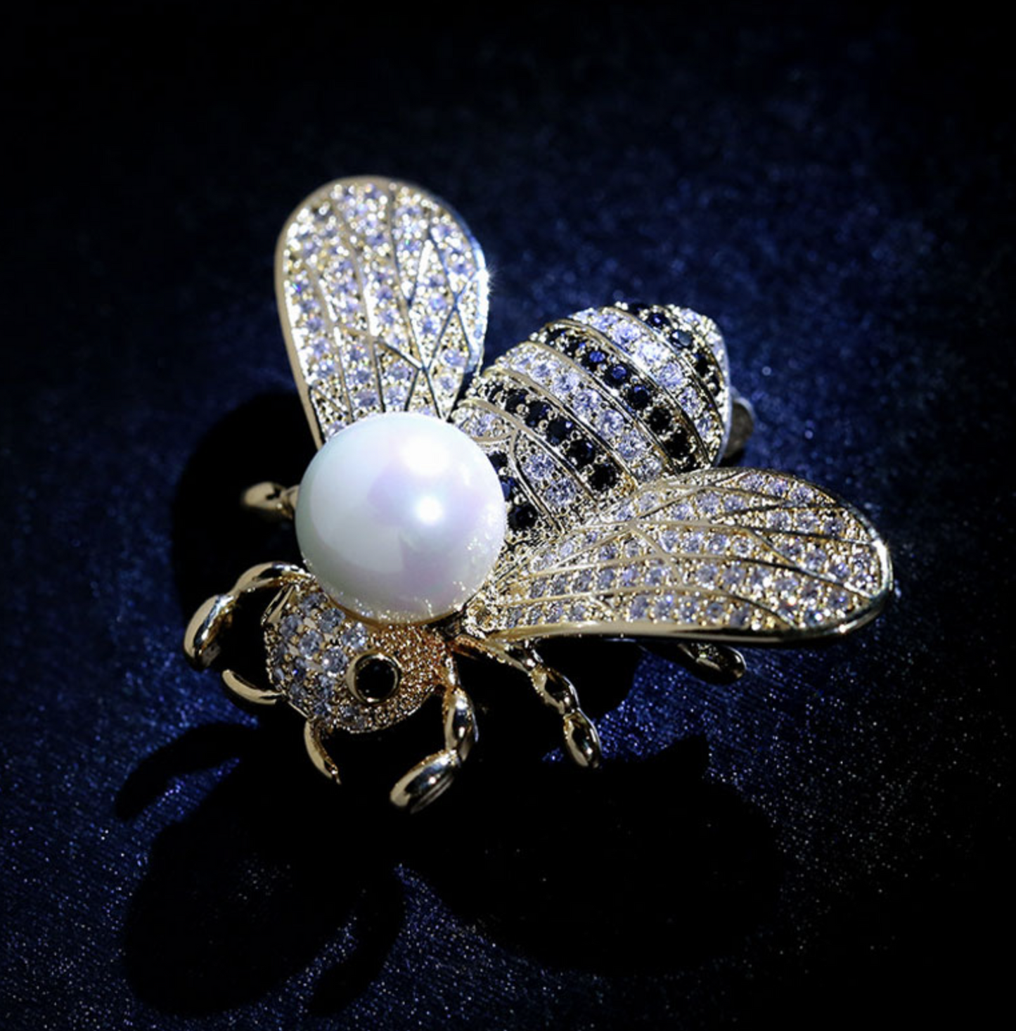 Honey Bee Brooch Vintage Look Queen Broach Gold Plated Celebrity Design Pin K45