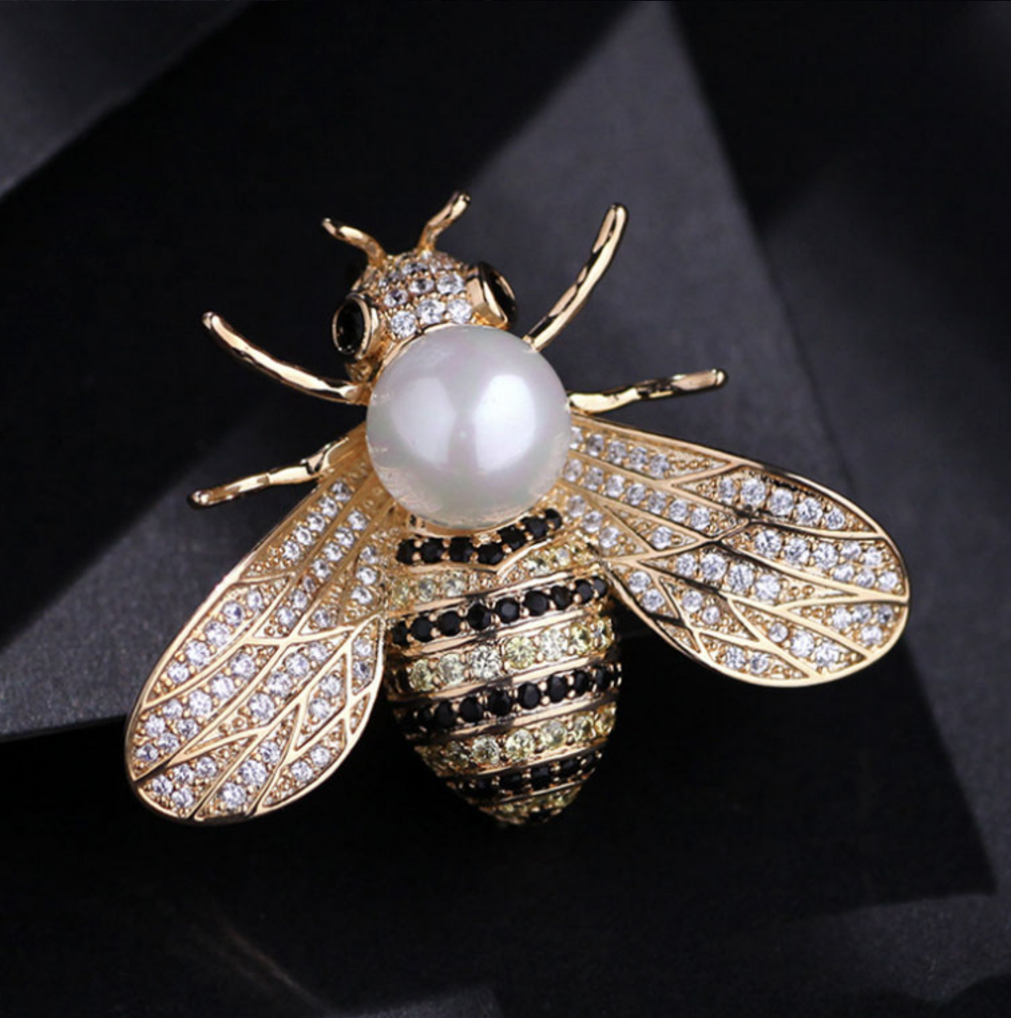 Honey Bee Brooch Vintage Look Queen Broach Gold Plated Celebrity Design Pin K45