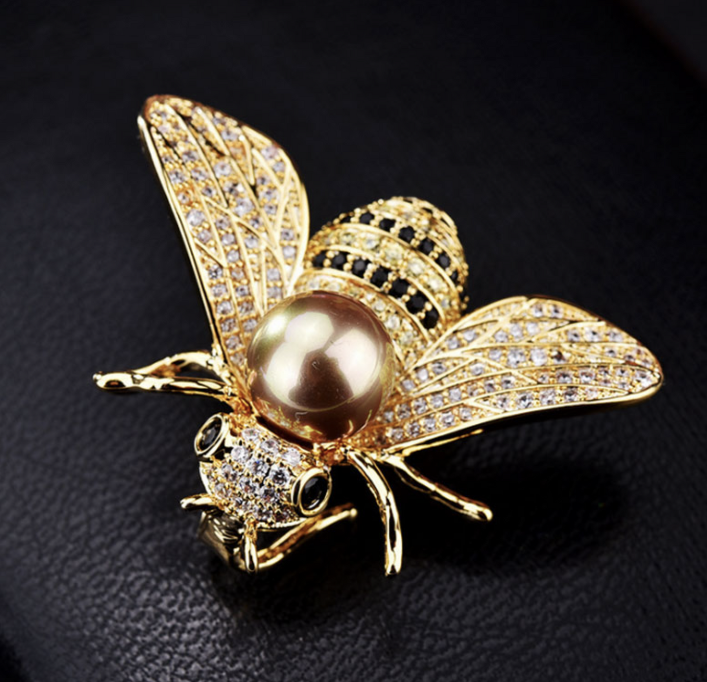 Honey Bee Brooch Vintage Look Queen Broach Gold Plated Celebrity Design Pin K45