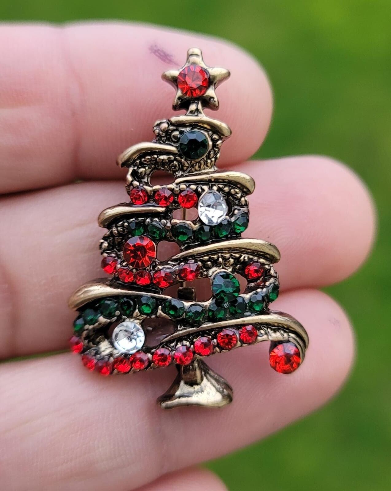 Christmas Tree Brooch Vintage look Gold plated broach Celebrity Queen pin i20