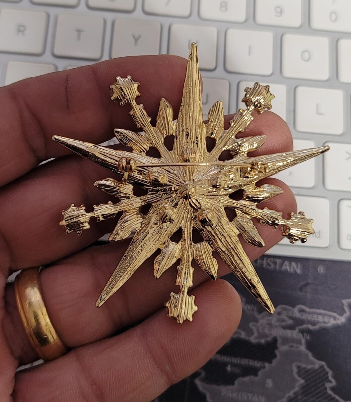 Starburst Celebrity Brooch Pin Stunning Vintage Look Gold plated Broach JJJ34G