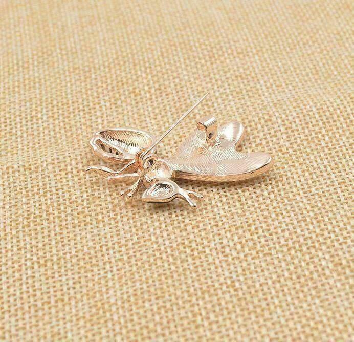 Stunning vintage look gold plated retro bee wasp celebrity brooch broach pin f14