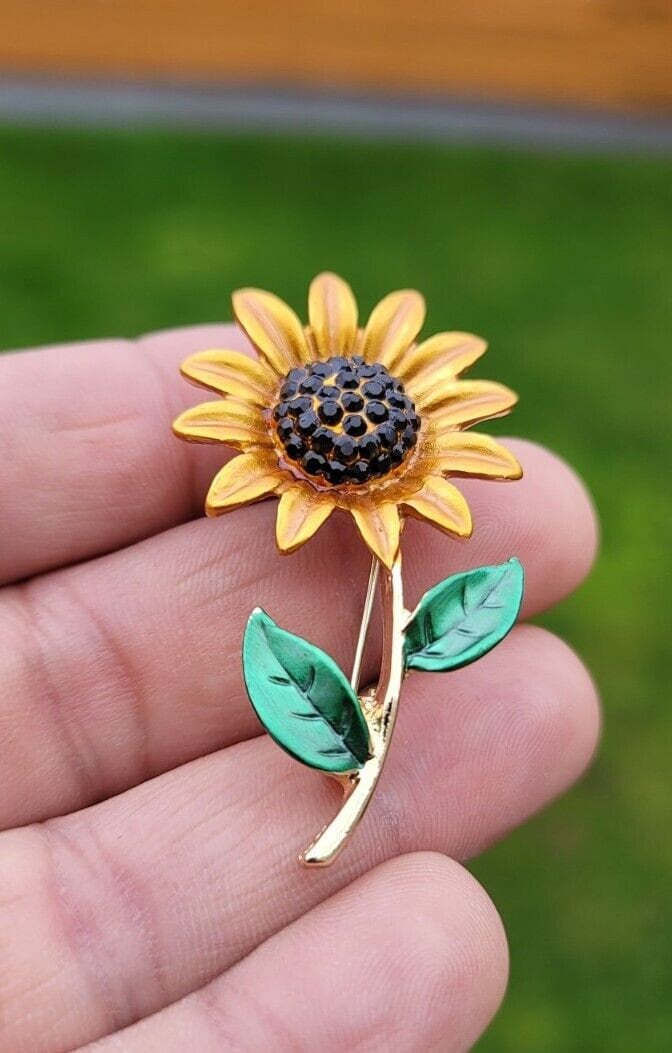 Sun Flower Brooch Pin Celebrity Valentine day vintage look Queen broach S17K New