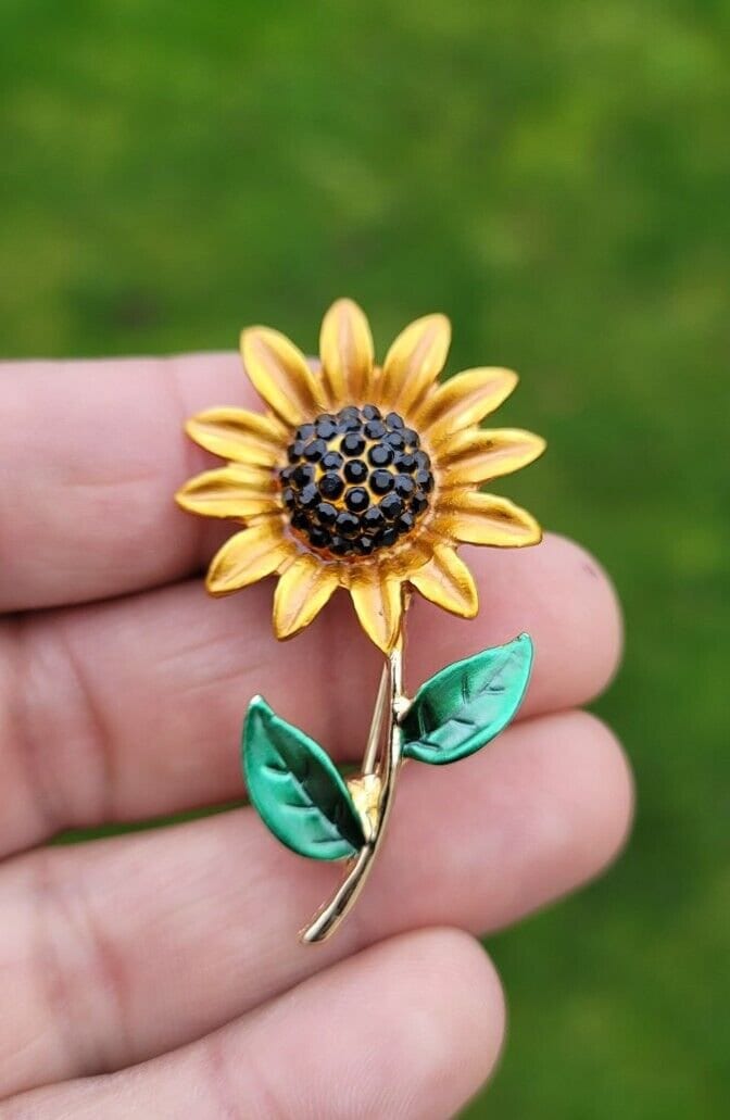 Sun Flower Brooch Pin Celebrity Valentine day vintage look Queen broach S17K New