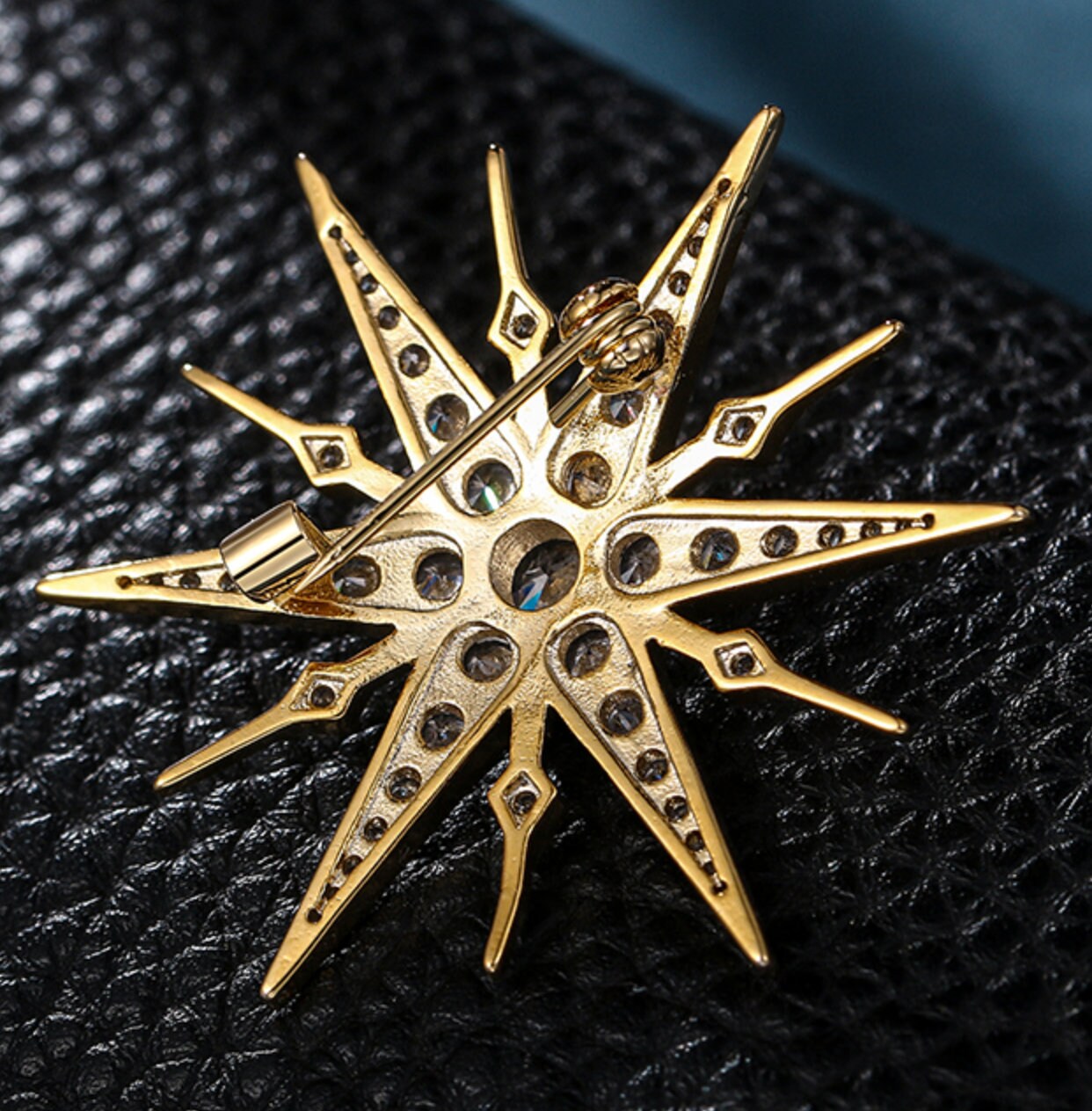 Starburst celebrity brooch pin stunning vintage look gold plated broach jjj35g