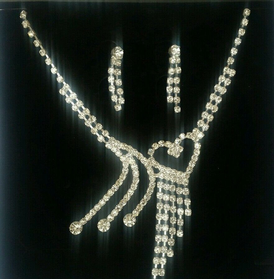 Elegant and stylish bollywood silver plated stunning diamante heart necklace