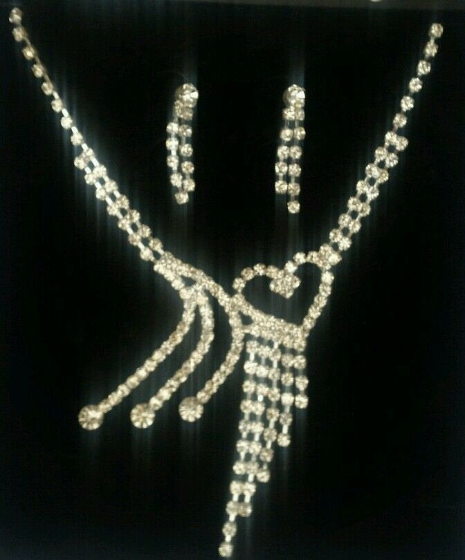 Elegant and stylish bollywood silver plated stunning diamante heart necklace