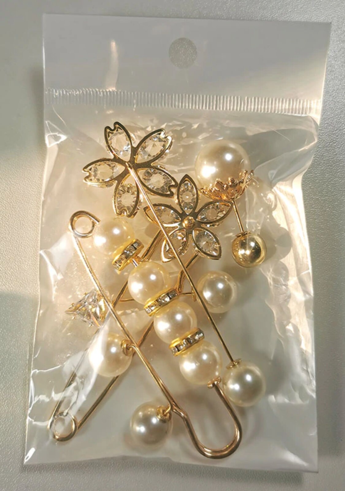 Six piece brooch set vintage look design queen broach gold plated pin new ggg104