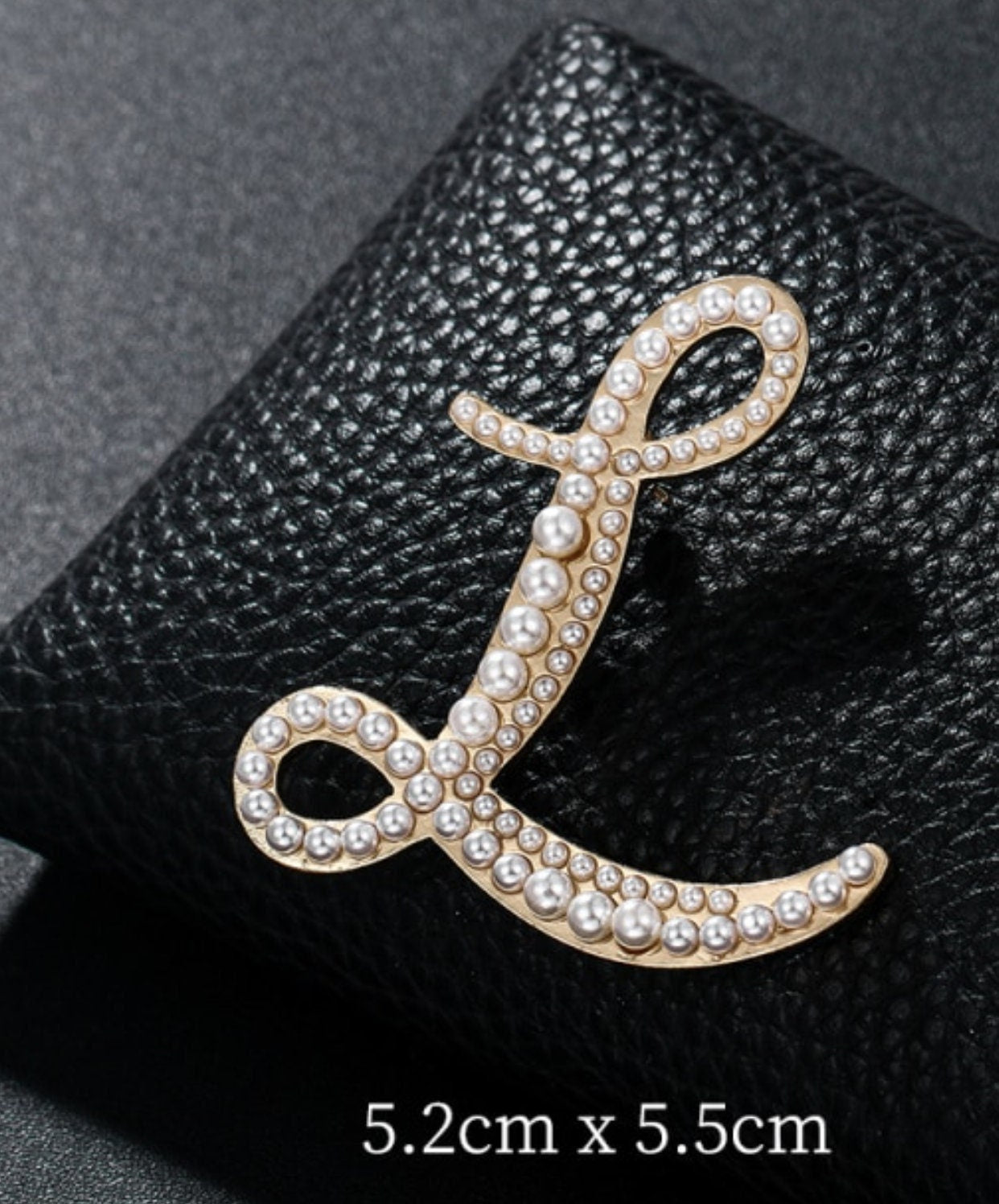 Vintage look gold plated letter faux pearls brooch suit coat broach pin ggg3