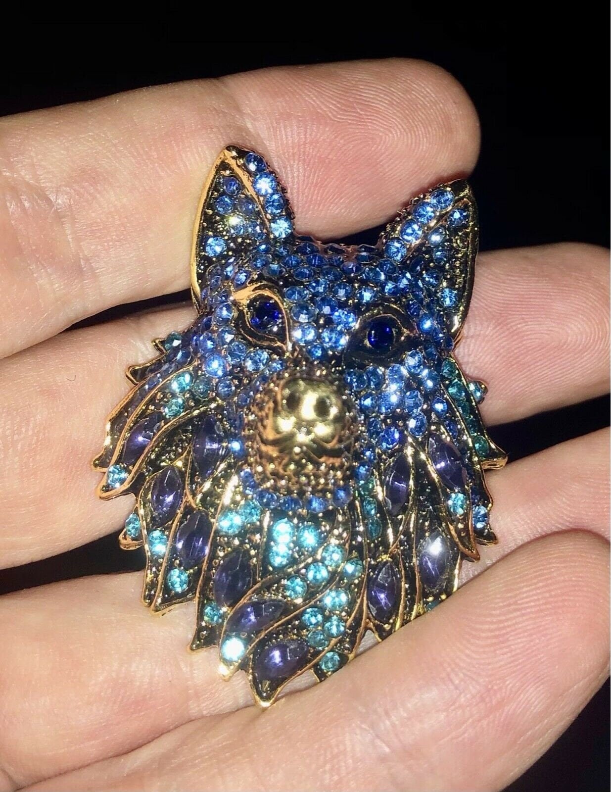 Wolf brooch blue or black vintage look celebrity broach gold plated pin ggg96