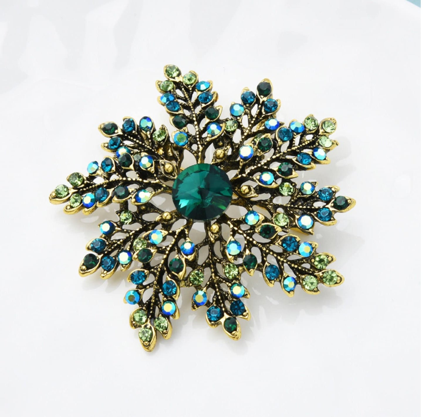 Flower brooch vintage look gold plated celebrity king star broach queen pin u24