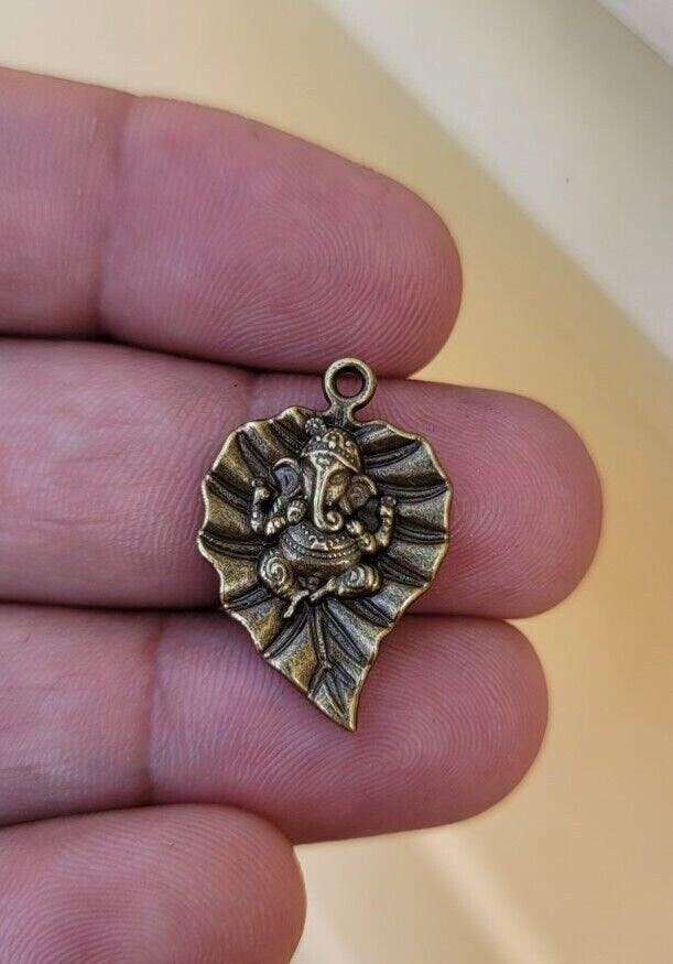 Sri Ganesh Pendant Peepal Leaf Design Necklace Evil Eye Protection Hindu Charm K52R Silver Gold plated Power shield