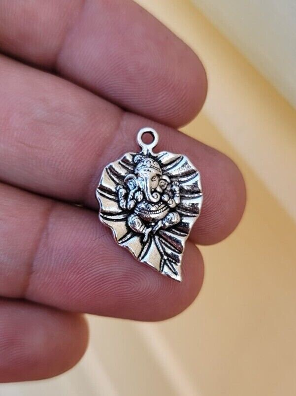 Sri Ganesh Pendant Peepal Leaf Design Necklace Evil Eye Protection Hindu Charm K52R Silver Gold plated Power shield