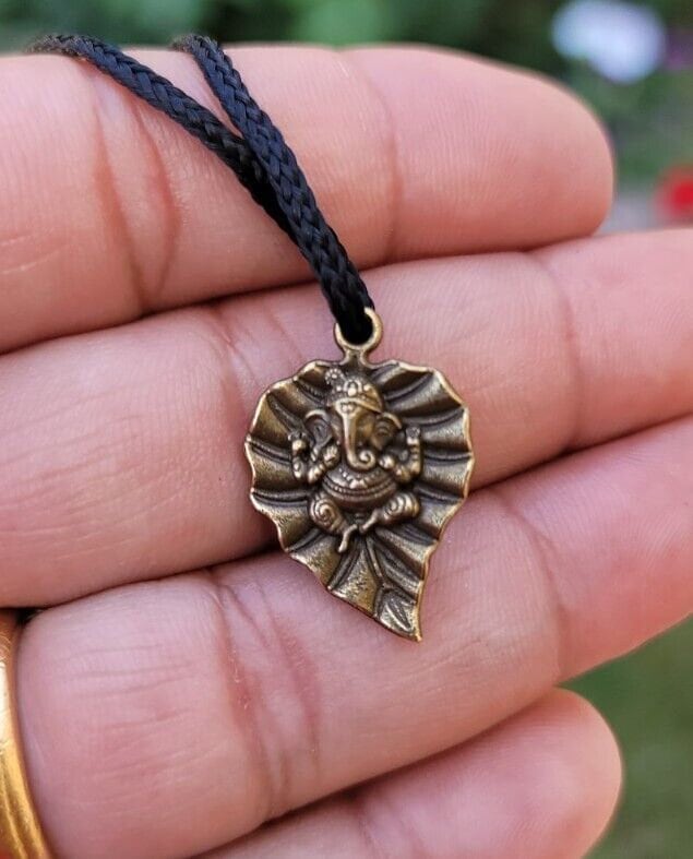 Sri Ganesh Pendant Peepal Leaf Design Necklace Evil Eye Protection Hindu Charm K52R Silver Gold plated Power shield