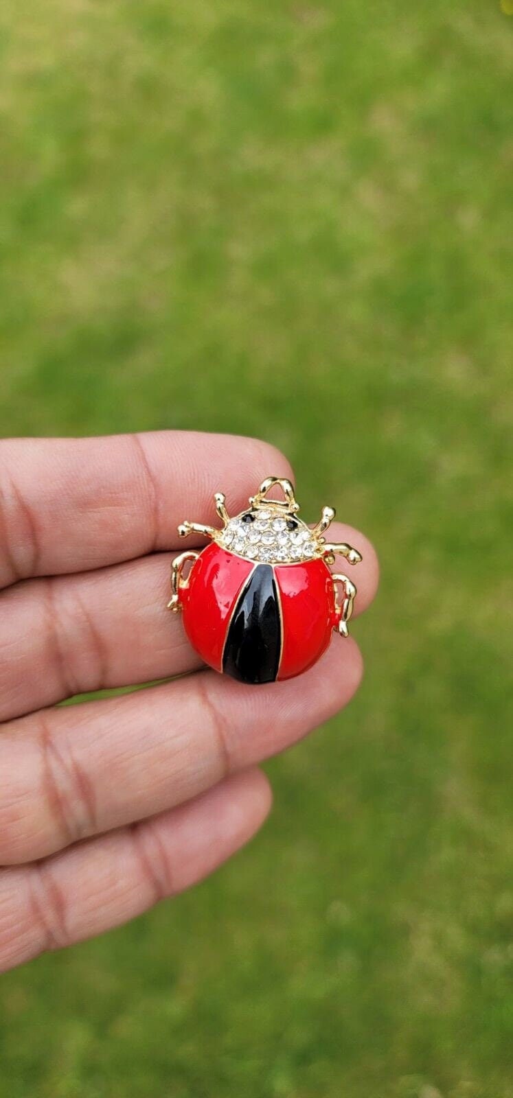 Ladybird beetle brooch vintage look queen broach gold plated bug pin k21 bird