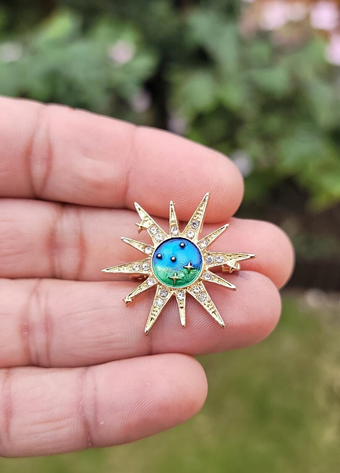 Sun Universe Brooch Vintage Look Gold Plated Celebrity Star Broach Lucky Pin U21K Kind Queen Lapen Pin Positive Vibes