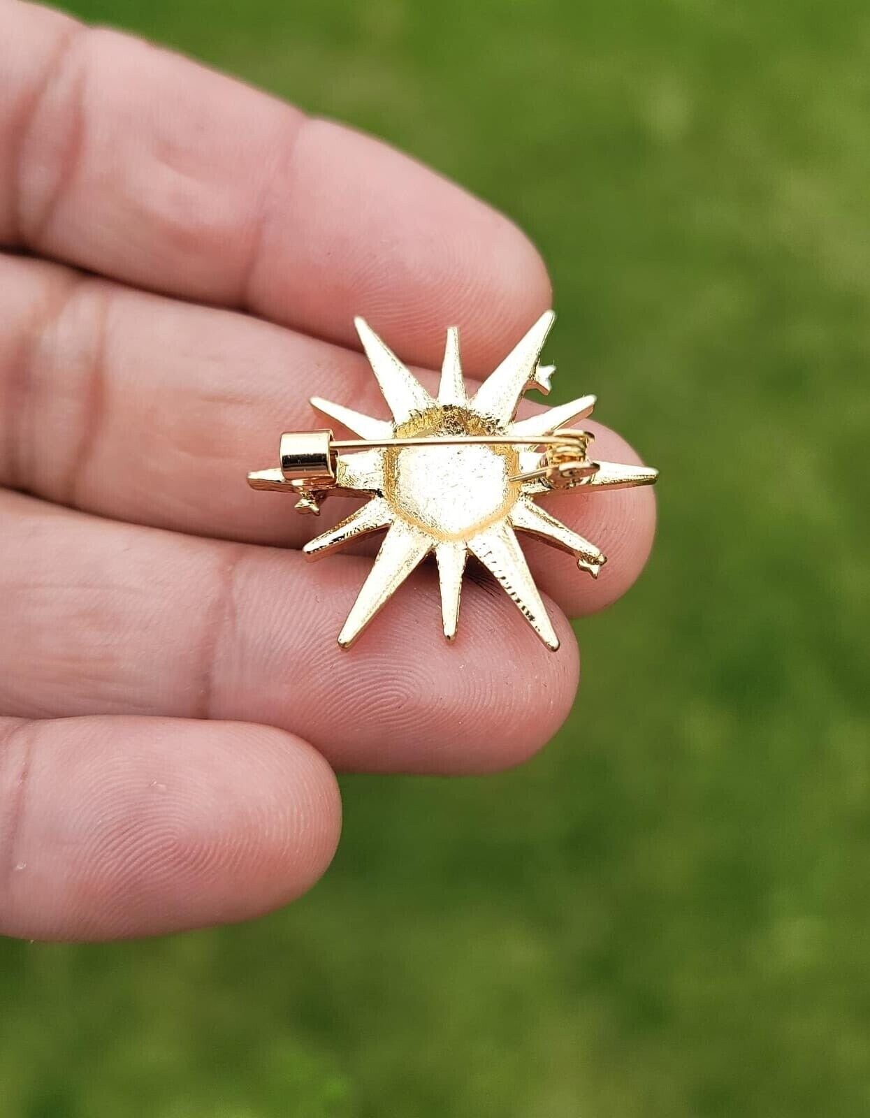 Sun Universe Brooch Vintage Look Gold Plated Celebrity Star Broach Lucky Pin U21K Kind Queen Lapen Pin Positive Vibes