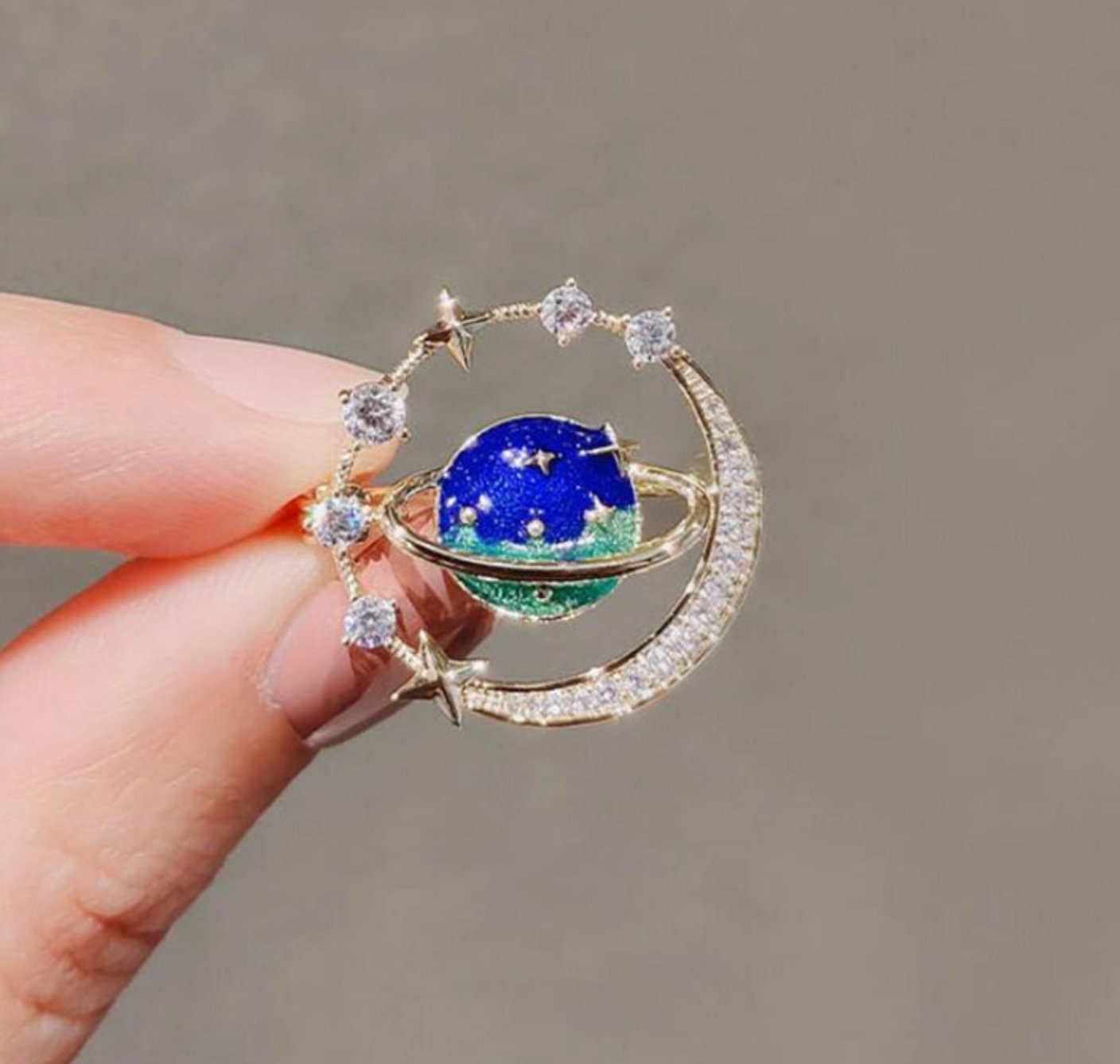 Moon Universe Brooch Vintage Look Gold Plated Celebrity Star Broach Lucky Pin U22