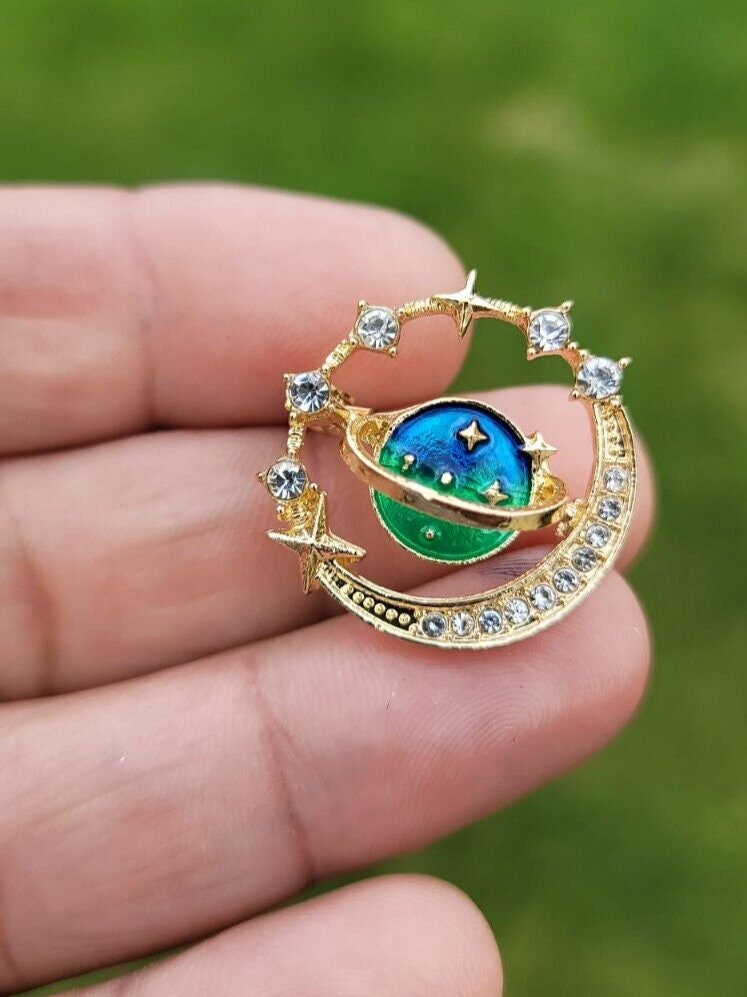 Moon Universe Brooch Vintage Look Gold Plated Celebrity Star Broach Lucky Pin U22