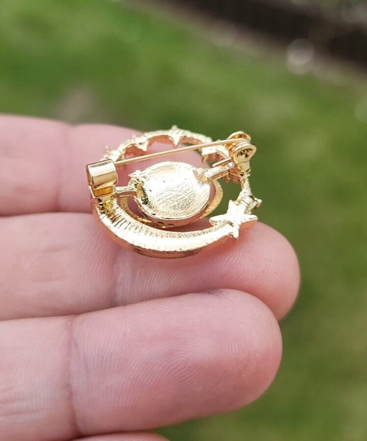 Moon Universe Brooch Vintage Look Gold Plated Celebrity Star Broach Lucky Pin U22