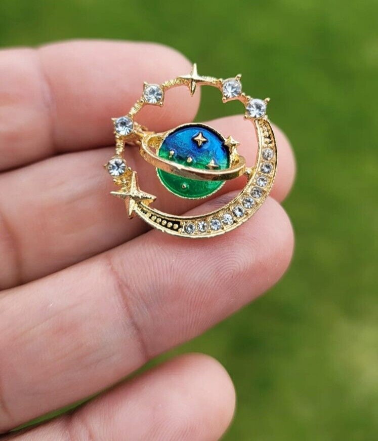 Moon Universe Brooch Vintage Look Gold Plated Celebrity Star Broach Lucky Pin U22